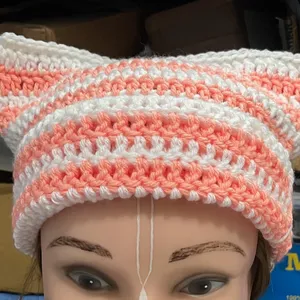 Cat Beanie White & Peach