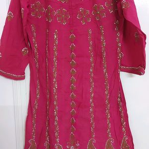 Hand Embroidered Chikan Kurti