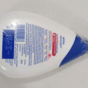 Nivea Delight Rose Face Wash