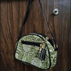 floral green slingbag and bangles