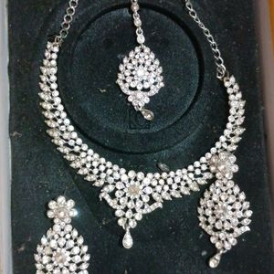 Helli Diamond Jewellery Set