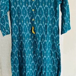 Avaasa Mix N’Match Straight Kurta With Floralprint