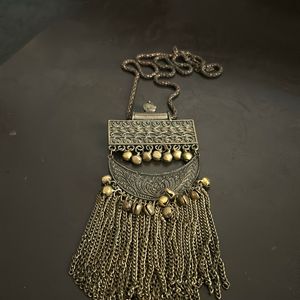 Pretty Hanging Necklace