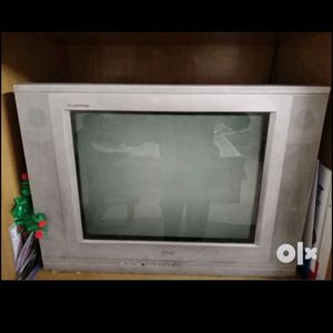 I AM SELLING ON OLD AND ANTIQUE TELEVISION