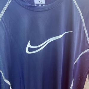 COMPRESSION T-SHIRT