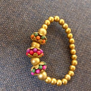 Cute Golden Bracelet With 3 Colourful Flowers