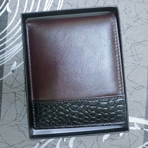 Men Leather Wallet In Excellent Condition