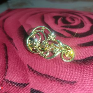 Golden Stone Pin For Saree