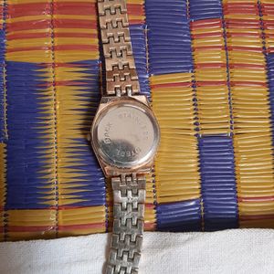 Golden Wrist Watch Women.