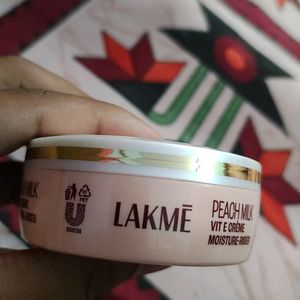 Lakme Pitch Milk Vitamin E Cream Moisturizer