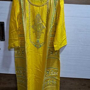 Aurelia Yellow Kurta And Pants With Foil Print