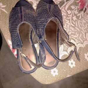 Used Wedges For Casual Wear