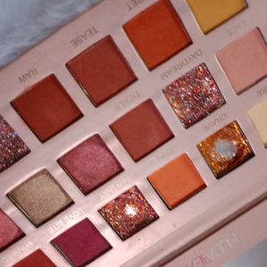 Hudabeauty Nude Eyeshadow Palette