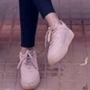 Chic Beige Sneakers - Effortless Style Meets Every