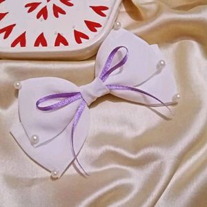 Girlies Pearl Bow 💜 Clip