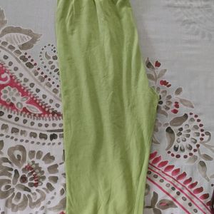 Green Leggings In Excellent Condition