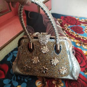 Ladki Ka Purse