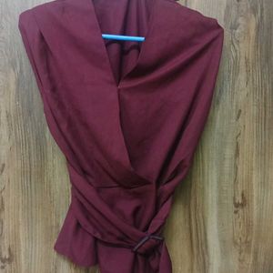 Charming maroon solid top