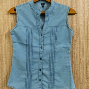 Sleeveless Denim Shirt (34-36) 💙💙