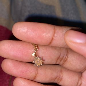 H&M Flower Diamond Pendant