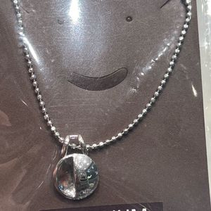 Silver Pendant And Chain -01