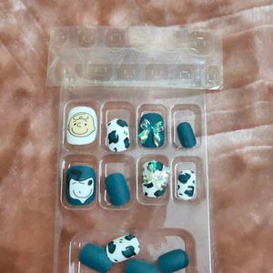 Cute Press on Nails with free sticker glu