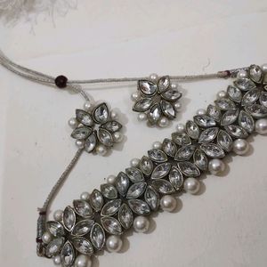 Glittering Necklaces Set Of Choker With Earrings