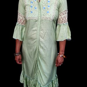 💚 Women Thread Work Pretty Kurta 💚