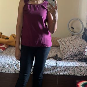 Sleeveless burgundy Top