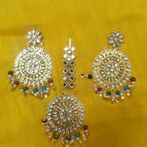 Multicolor Earrings With Mangtika