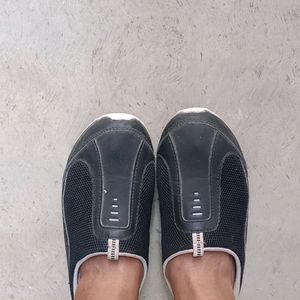 us size 8 casual shoes