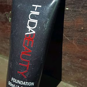 HUDA BEAUTY FOUNDATION