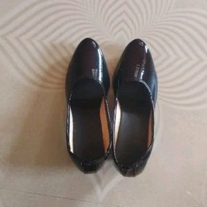 BLACK BELLIED PUMPS