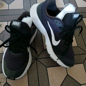 Nike Run All Day Sneaker