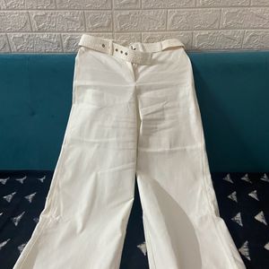 Wide Legged Straight Jeans With Belt