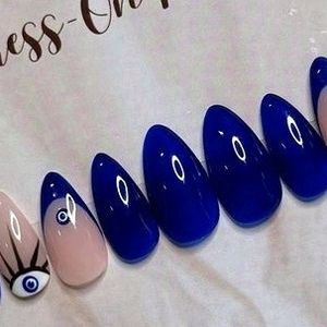 PRESS ON NAILS