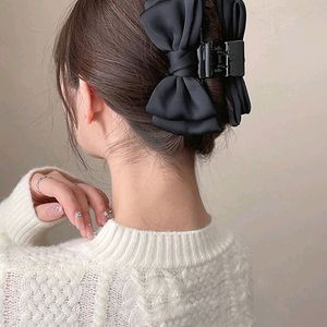 Korean Bow Clutcher