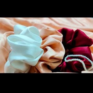 3 Multicolour Scrunchies (60 rs /-)