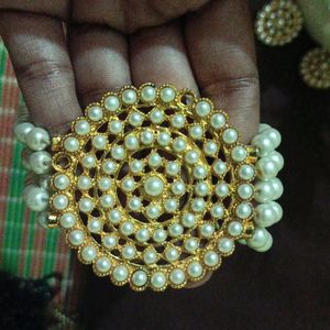 White Pearl Necklace With Kamal