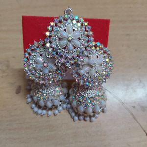 Jhumki Earrings With Maang Tikka