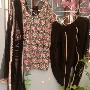 Women Kurta Set With Tulip Salwar