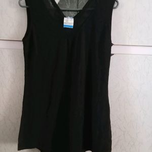 Women Black Sleevless Top (Size:S)