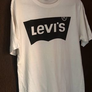 White Levi’s Tshirt Unisex