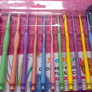 Brand New Crochet Hook Set