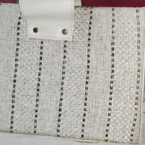 White HandBagb