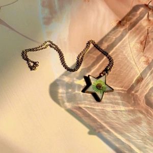 Star  RESIN PENDANT