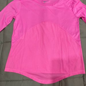 NIKERound-Neck T-shirt with Thumb Hole