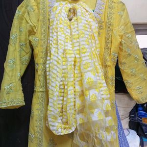 kurti with dupatta