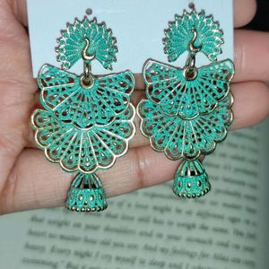 2 SET OF EARRINGS