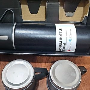 Black Thermas Vaccum Bottle With 3 Cups